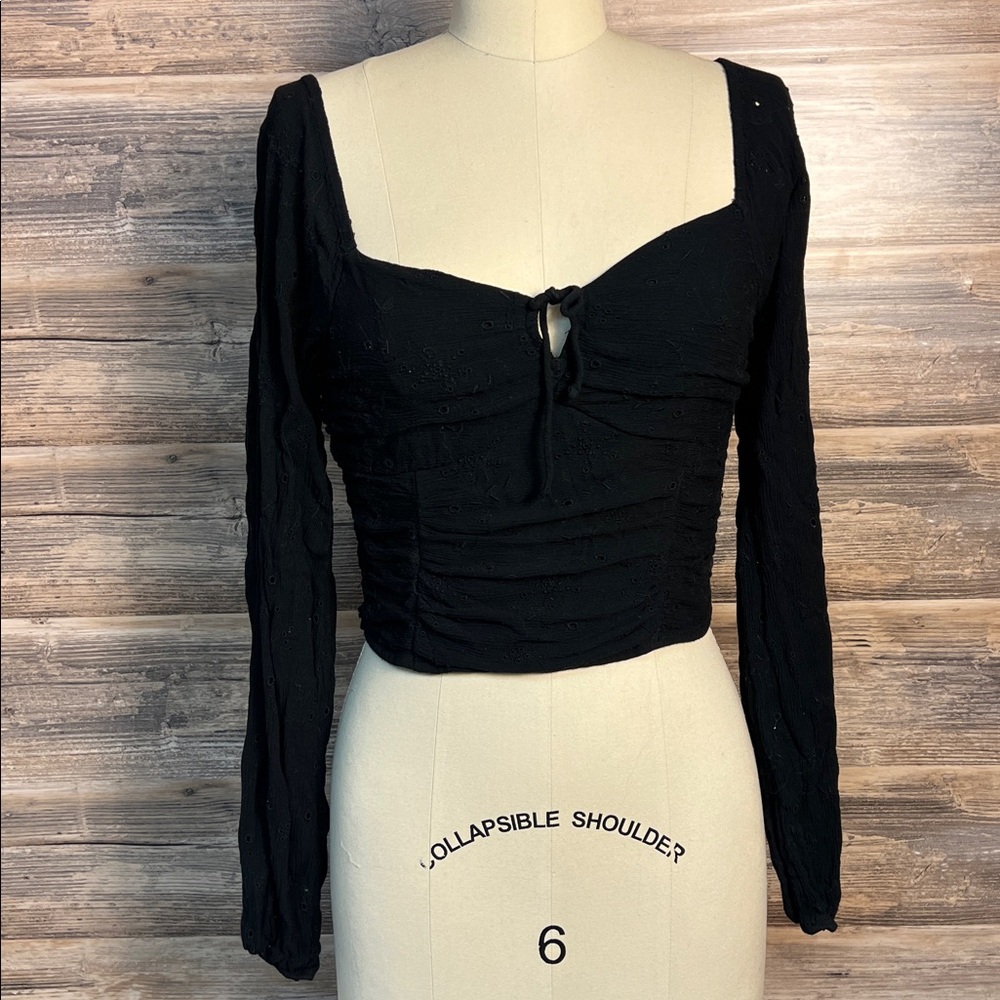 Hollister Eyelet Peasant Top in Black EUC